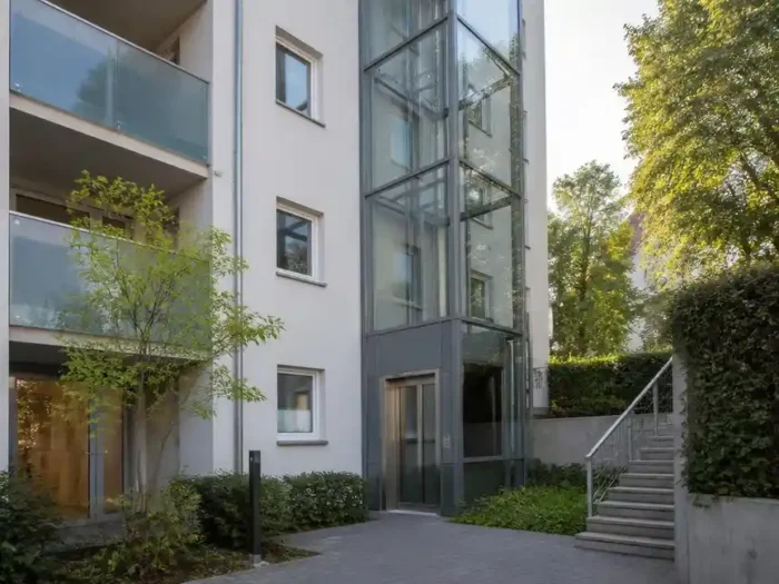 Barrierefreiheit durch einen nachträglichen Aufzug im Gebäude